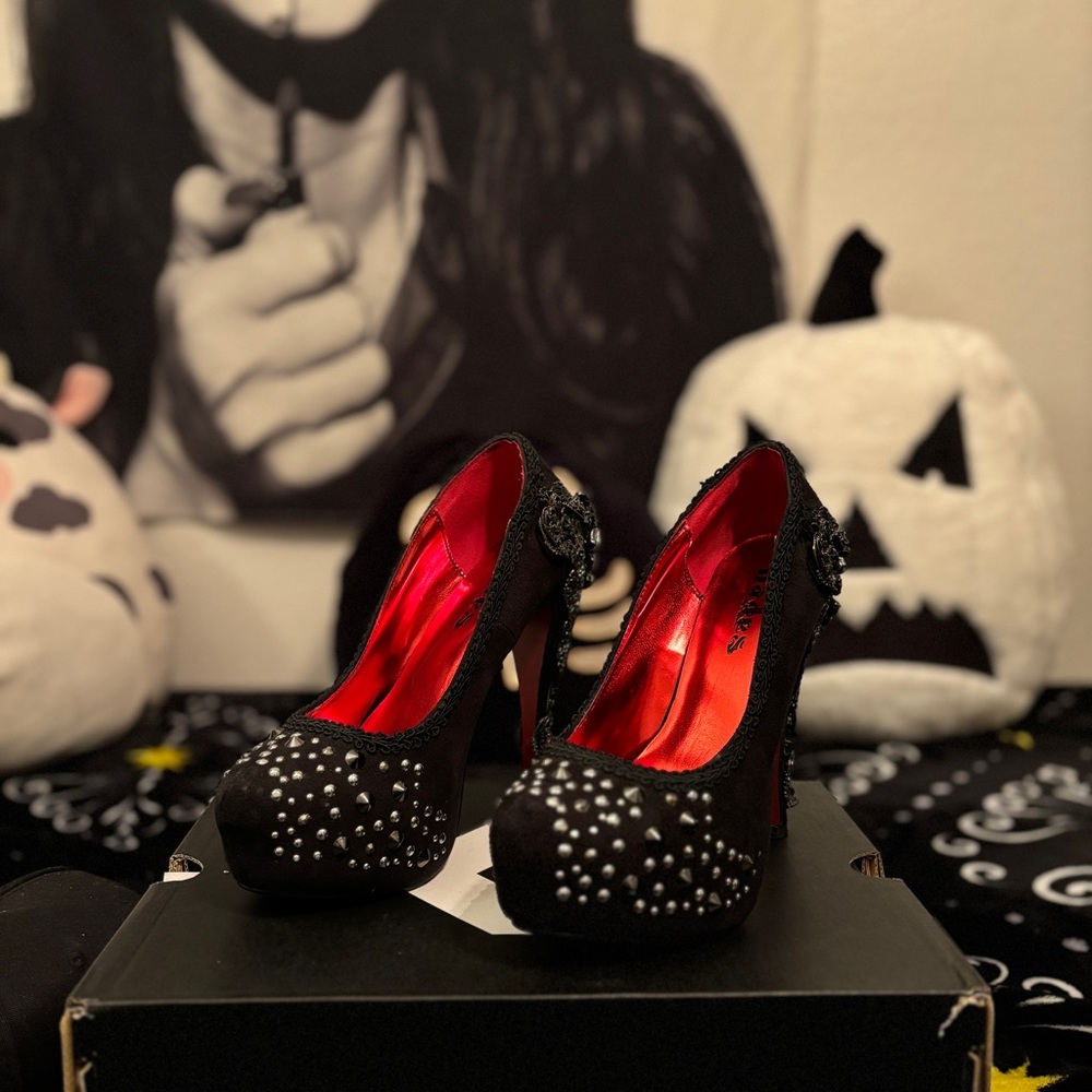 Hades Amina heels